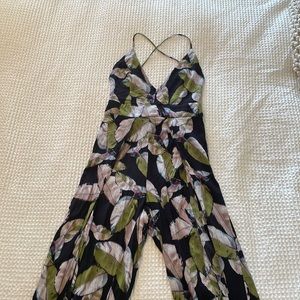 Lulus open back jumpsuit! Work once, in excellent condition. Great for honeymoon